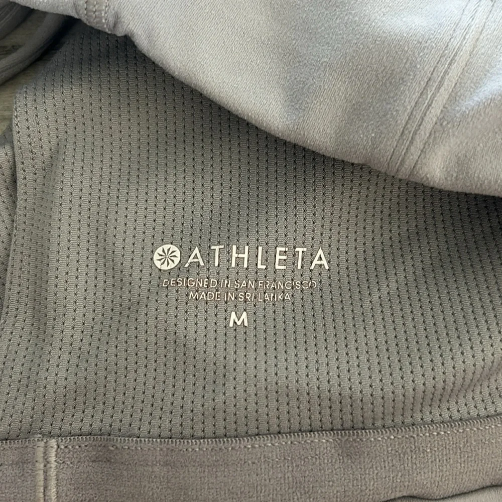 Athleta lavender sports bra size medium
